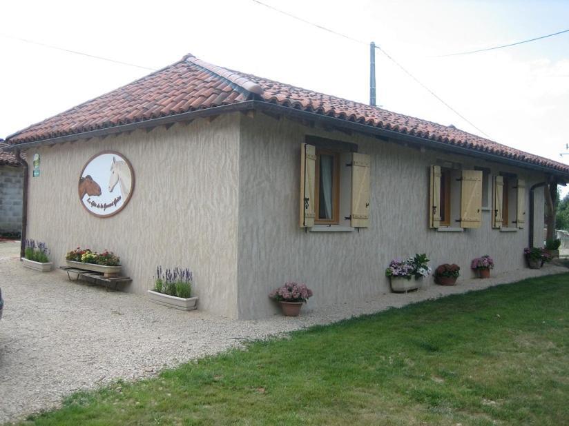 Gite De La Jument Grise Lescheroux Exterior photo